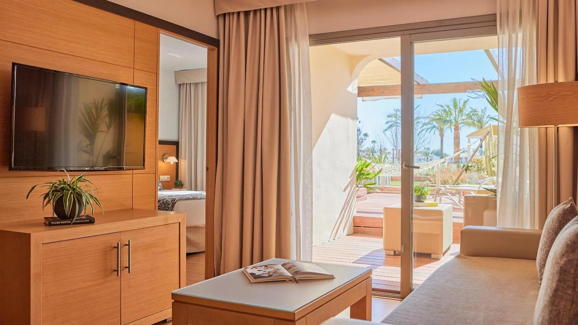 Zafiro Tropic Aparthotel Port de Alcudia  4*, Port de Alcudia (Mallorca) Spain